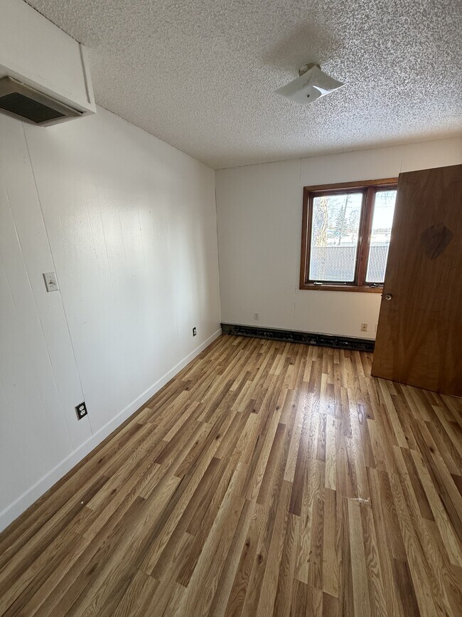 Building Photo - 401 Slater St