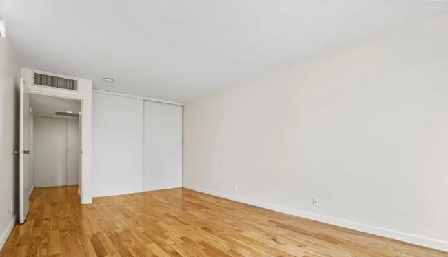 Building Photo - 1200 Broadway St