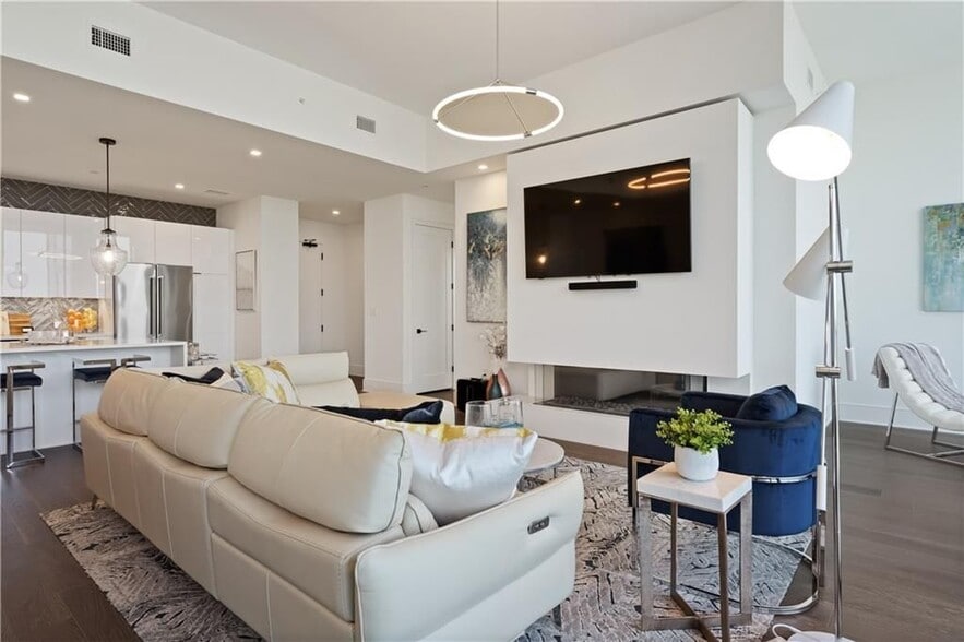 Building Photo - 788 West Marietta St NW