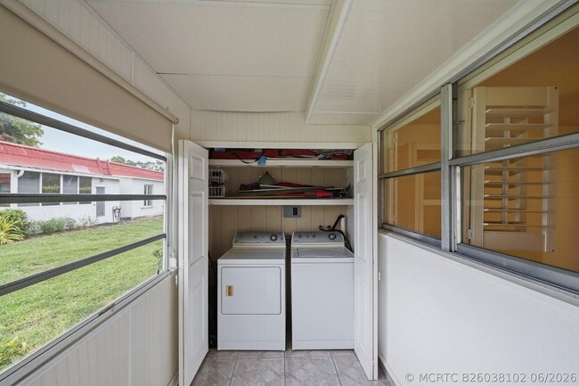 Building Photo - 28 Seville Dr