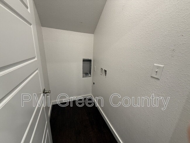 Building Photo - 13513 S Mingo Rd