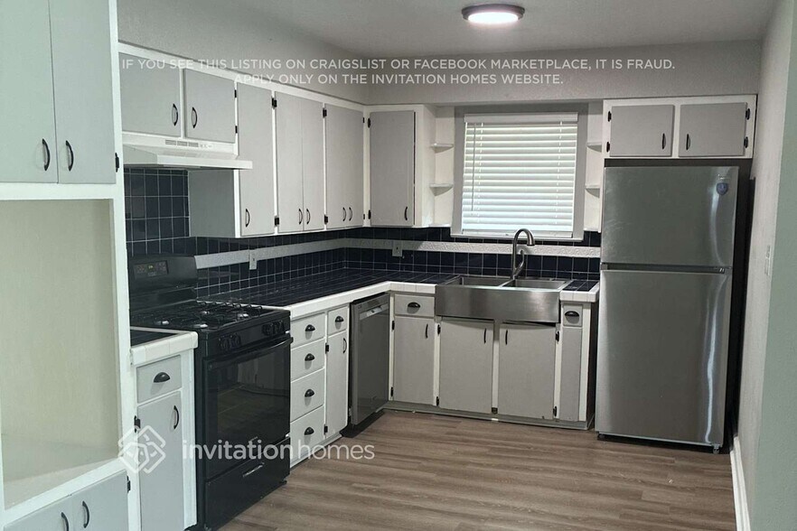 Building Photo - 303 N Cherry St