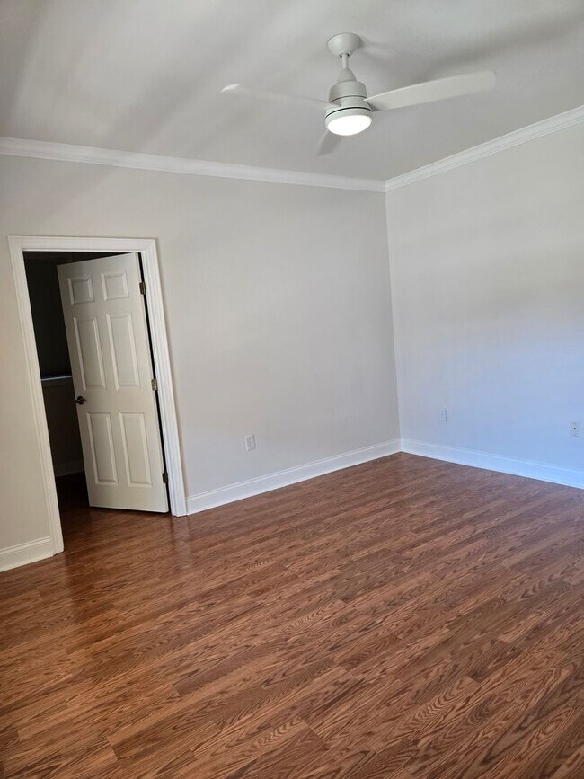 Building Photo - 3-bedroom, 2-bathroom cottage-style villa in Savanna Pointe