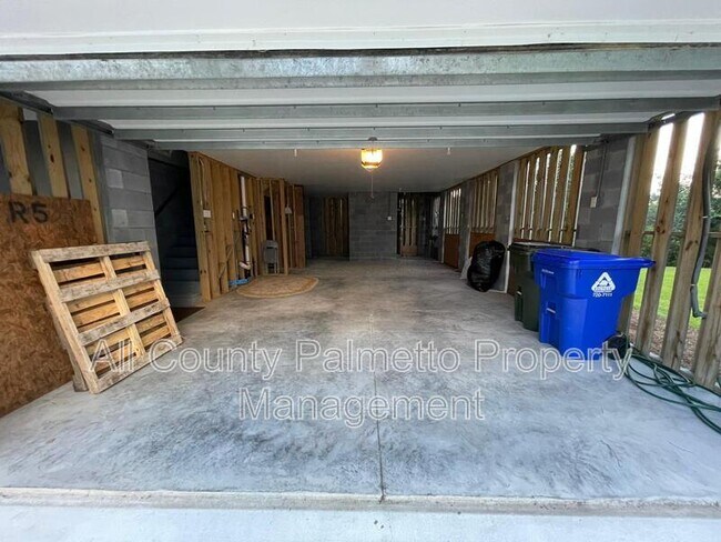 Building Photo - 577 McLernon Trce