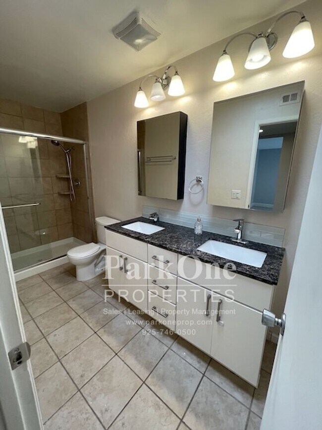 Building Photo - Spacious Condo Near Downtown Walnut Creek ...