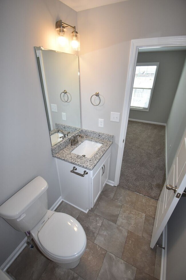 Building Photo - The Stowe Court Dog Friendly Condo for rent!