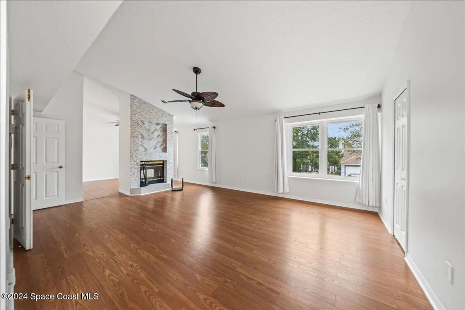 Building Photo - 1243 Water Lily Ln