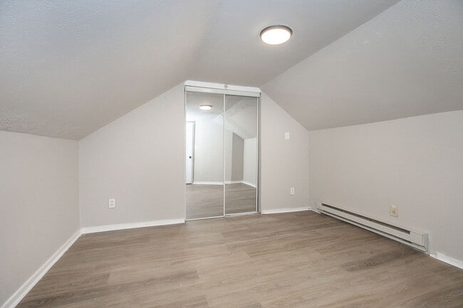 Building Photo - Spacious 3 bedroom/2 bath Cleveland Hts single family house!