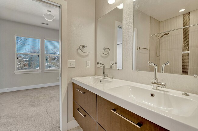 Building Photo - 534 S Lincoln St