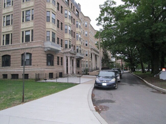 Building Photo - 74 Fenway
