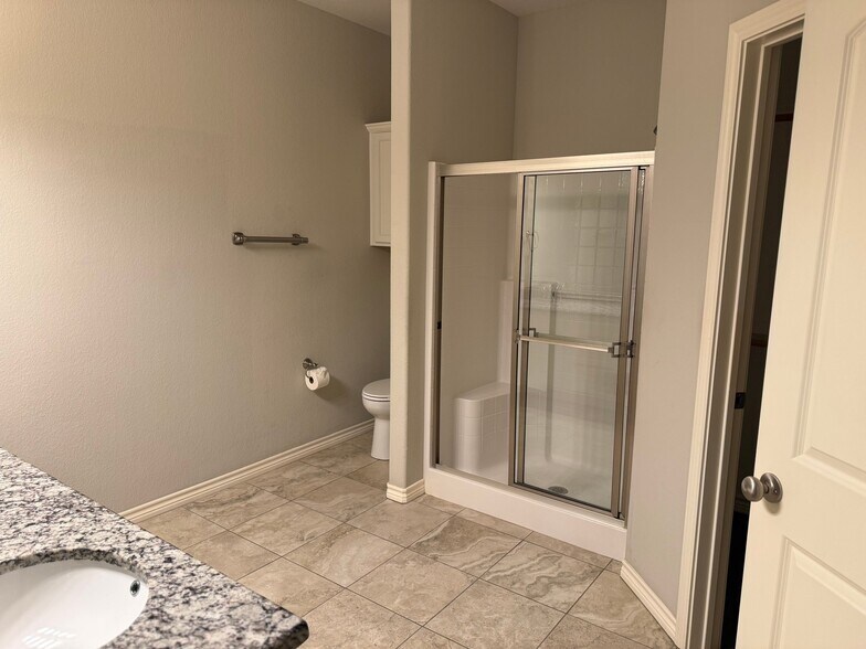Building Photo - 2200 Woodgrove Lane