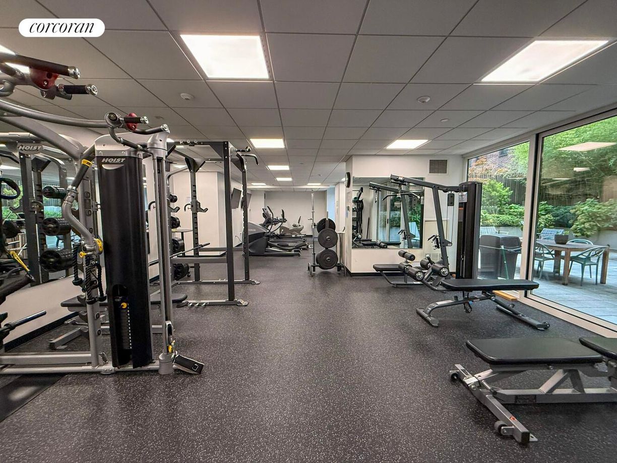 Building Photo - 462 W 58th St