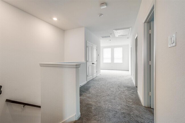 Building Photo - 1619 Ryon Falls Dr