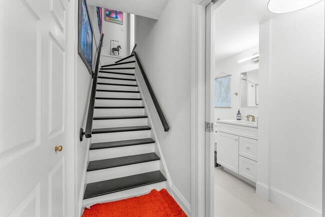 Building Photo - 18 Concord Square