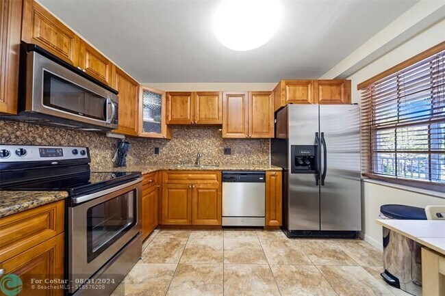 Building Photo - 3507 Oaks Way