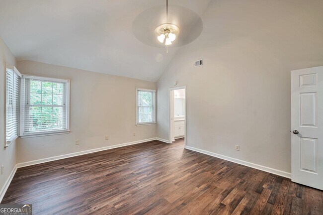 Building Photo - 173 W Lake Dr