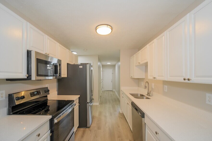 Building Photo - 775 Pebble Blvd