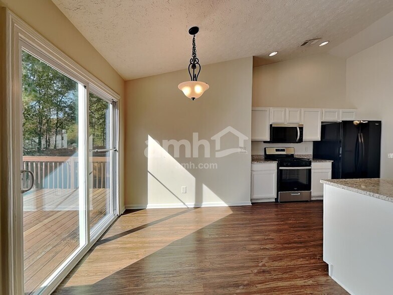 Building Photo - 78 Red Maple Way