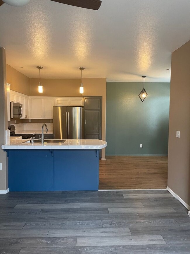 Building Photo - Charming Home