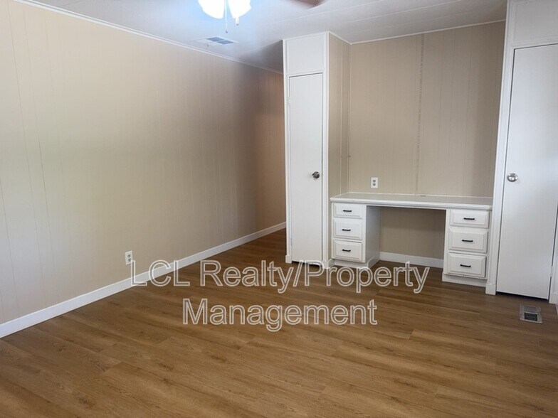 Building Photo - 25961 Leila Dr