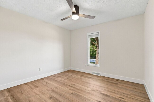 Building Photo - 117 Ridgeview Dr