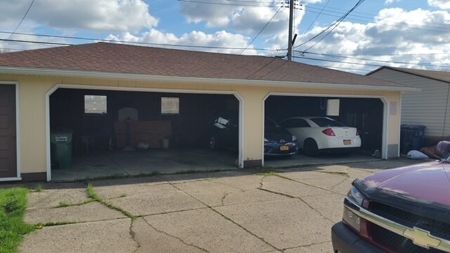 Building Photo - 636 Kenmore Ave