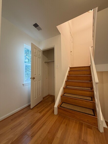 Building Photo - 10404 Parthenon Ct