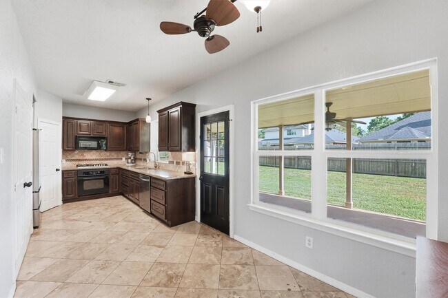 Building Photo - 6215 Lake Chase Ct