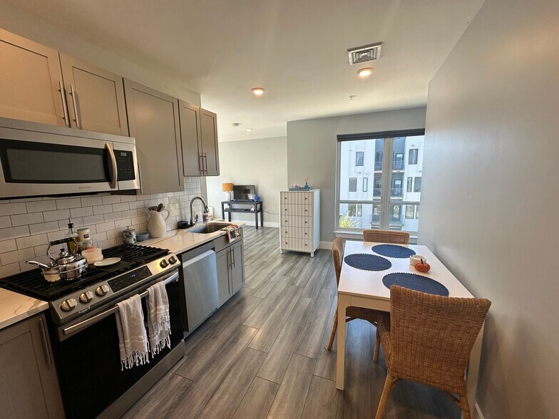 Building Photo - 55 W 5th St