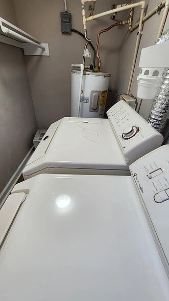 Building Photo - Room in Duplex on M.L.K. Jr Dr SW