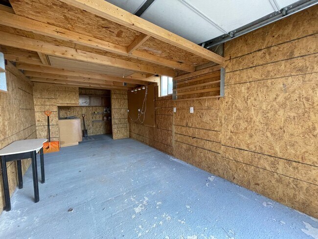 Building Photo - 212 S El Rancho Rd