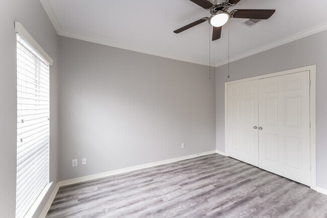 Building Photo - 3215 Holly Thicket Dr