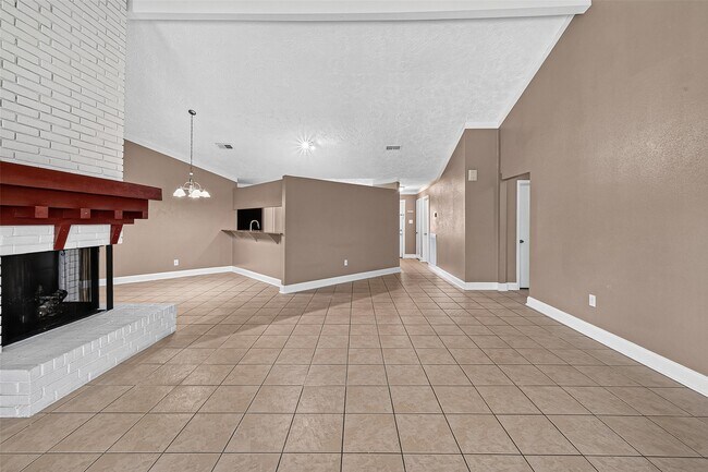 Building Photo - 15815 Thistledew Dr