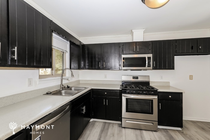 Building Photo - 8138 Englewood Trail