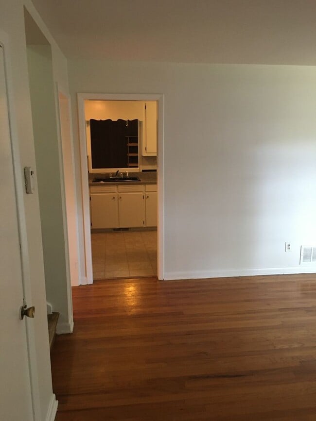 Building Photo - 4/2 House in Rome $1,495