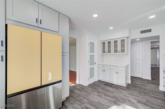 Building Photo - 4830 El Escorial Dr