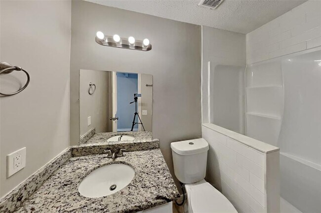 Building Photo - 4726 Green Trail Dr