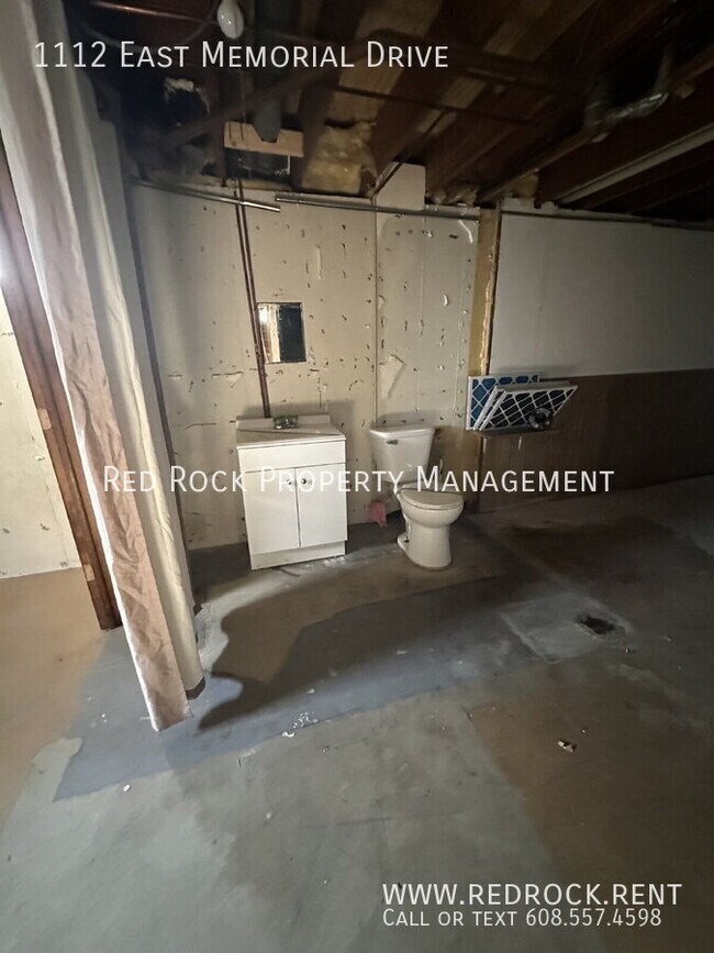 Building Photo - 1112 E Memorial Dr