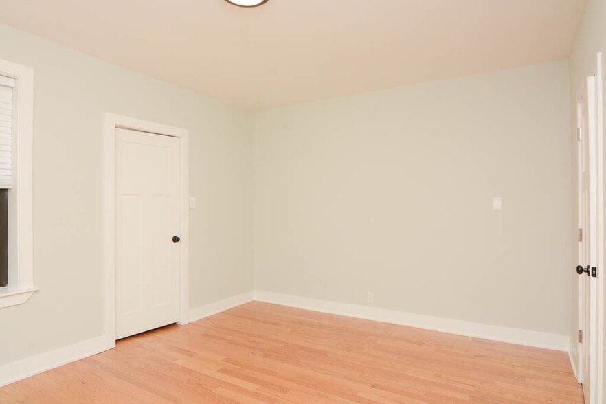 Building Photo - 4337 N Wolcott Ave