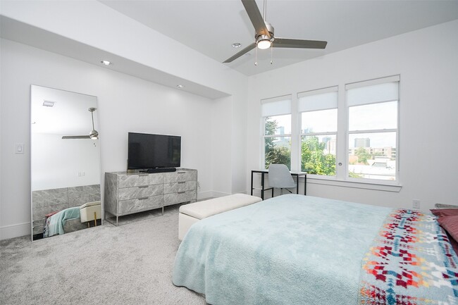 Building Photo - 2412 Canal St