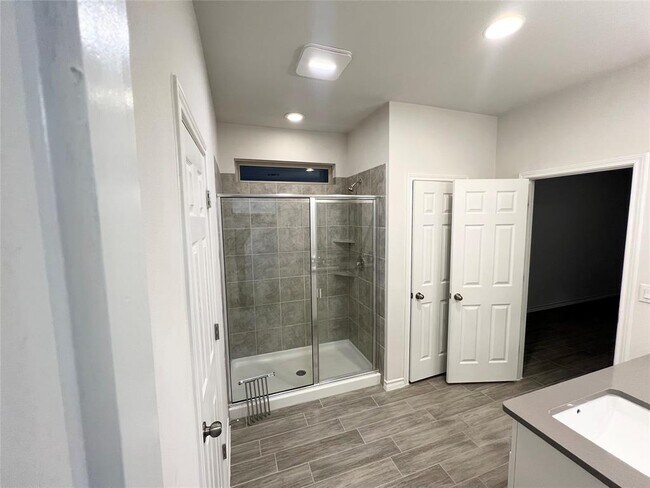 Building Photo - 116 Limonite Ln