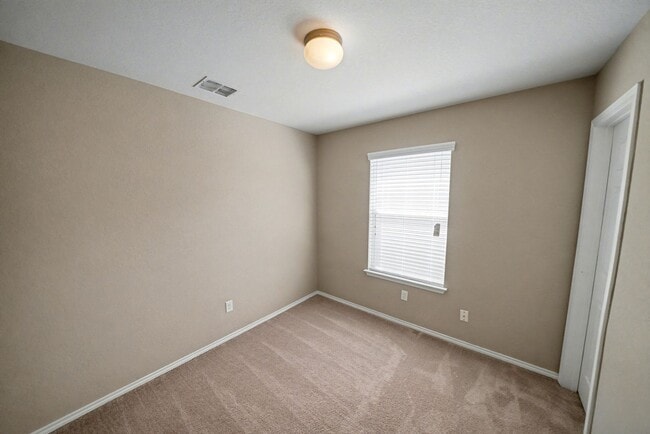 Building Photo - Beautiful 4-Bedroom, 3-Bath Home in Kensin...