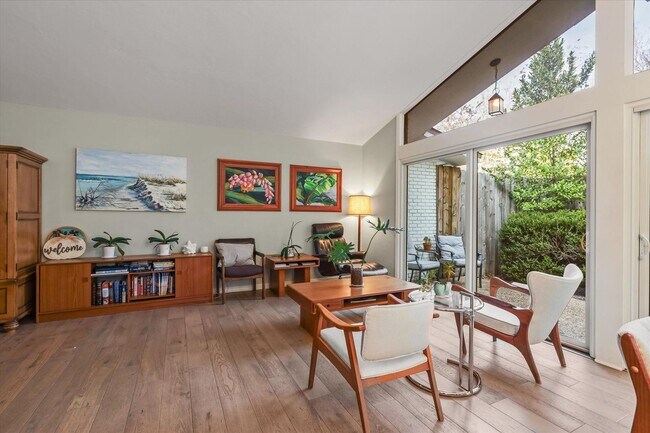 Building Photo - Mid-Century Home in Killearn Estates