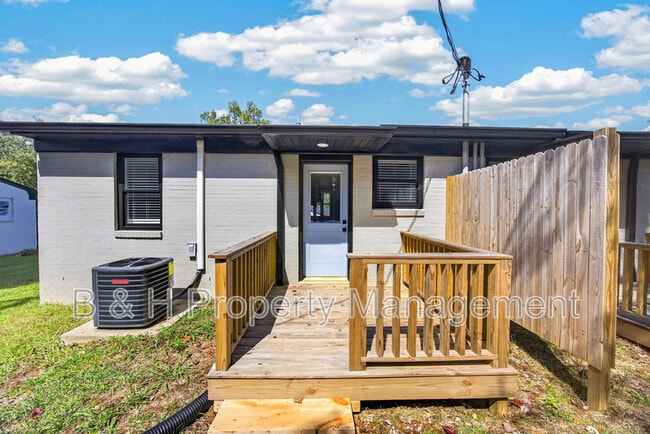 Building Photo - 206 Boatman St