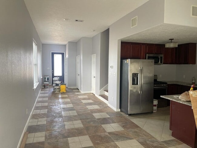 front entrance w/ kitchen & stairs - 2530 S Sacramento Ave