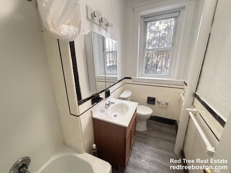 Building Photo - 1810 Commonwealth Ave