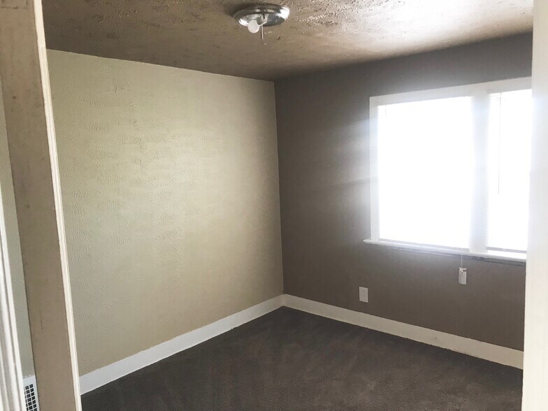 Building Photo - 1665 Cliffview Rd