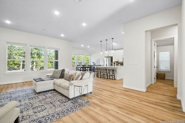 Building Photo - 143 Maravillas