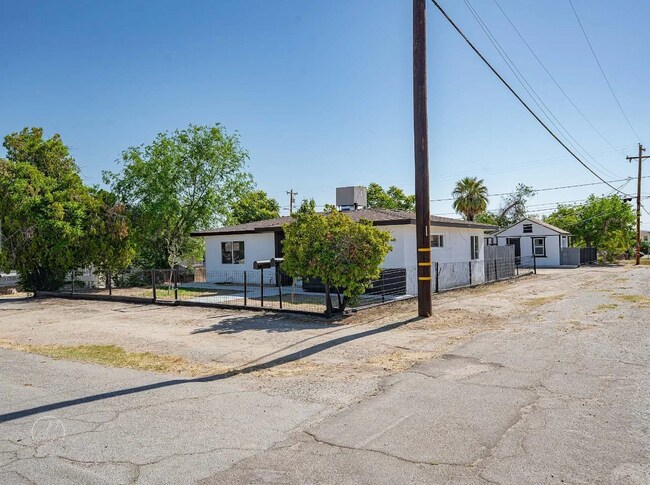 Building Photo - 200 Van Buren St
