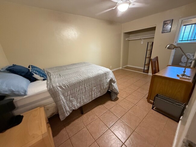 Building Photo - 5809 Lindo Paseo